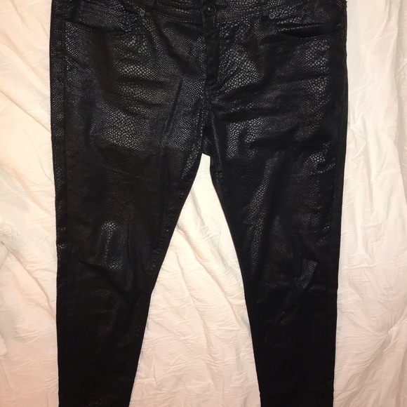 🖤🐊BLACK CROCODILE ROCK🐊🖤. ⭐️STAR PANTS⭐️ - Picture 5 of 8